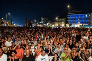 11817289_889486827796870_1216365947549856227_n