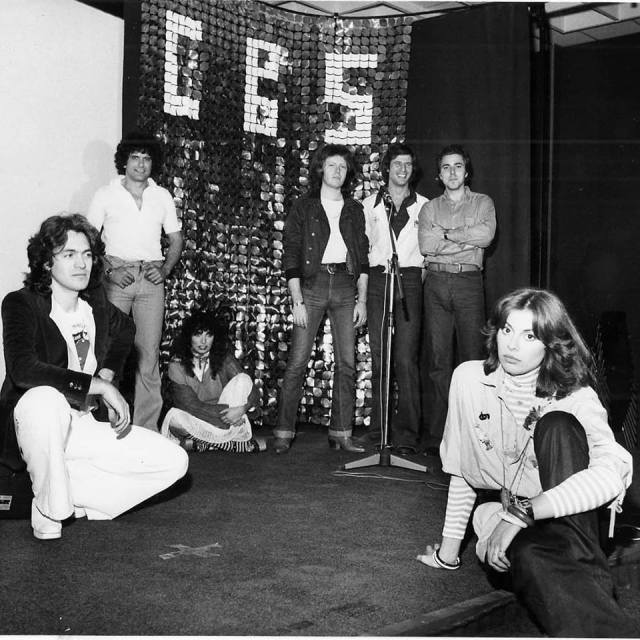 41416195_281776942423155_8797861848654282752_n